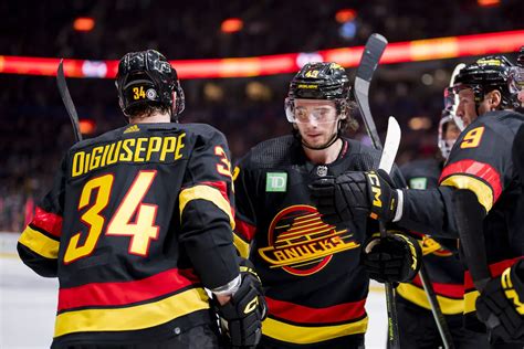 canucks flying skate
